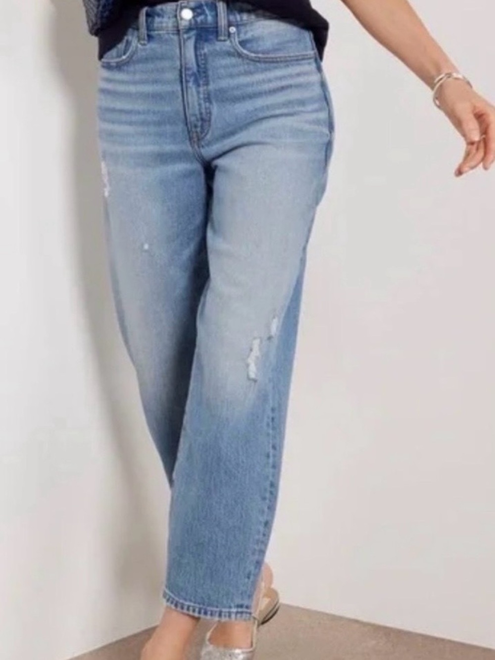 Evereve Light Blue High-Rise Slight Barrel Jeans